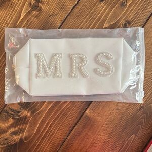 Y1tvei Elegant White 'MRS' Bride Make-up Bag with Pearl Accents